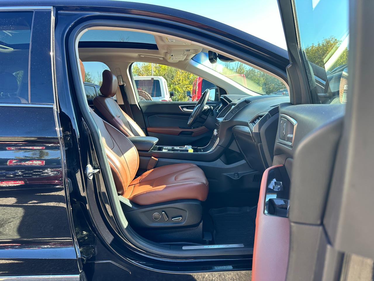 2019 Ford Edge TitaniumAWD HTD/CLD-LTHR PanoRoof NAV ParkAssist Photo