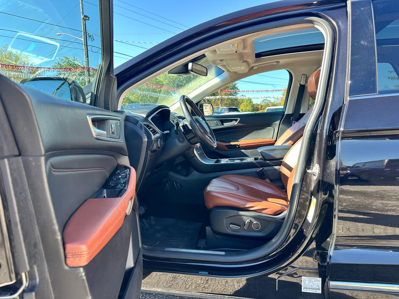 2019 Ford Edge TitaniumAWD HTD/CLD-LTHR PanoRoof NAV ParkAssist Photo