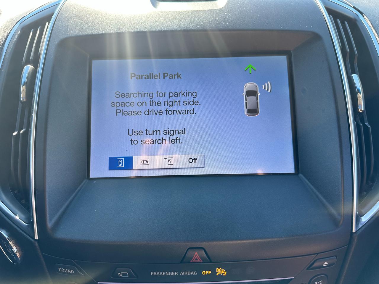 2019 Ford Edge TitaniumAWD HTD/CLD-LTHR PanoRoof NAV ParkAssist Photo