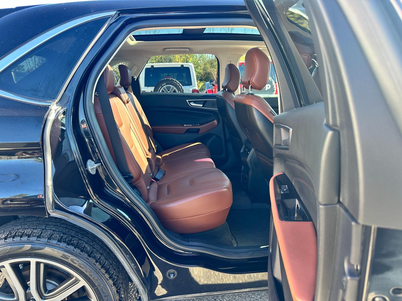 2019 Ford Edge TitaniumAWD HTD/CLD-LTHR PanoRoof NAV ParkAssist Photo