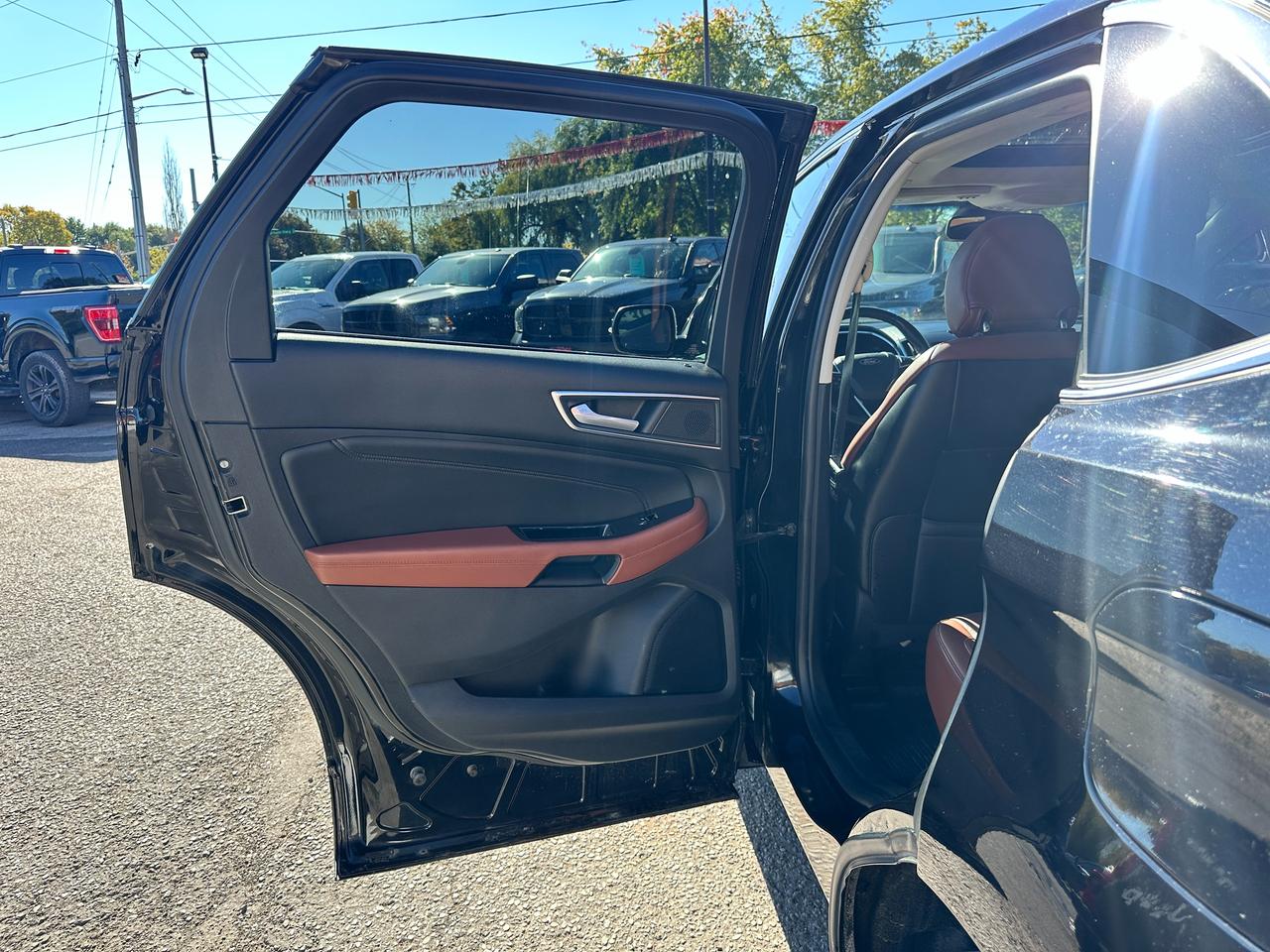 2019 Ford Edge TitaniumAWD HTD/CLD-LTHR PanoRoof NAV ParkAssist Photo