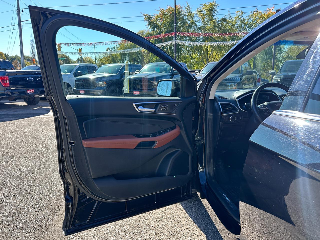 2019 Ford Edge TitaniumAWD HTD/CLD-LTHR PanoRoof NAV ParkAssist Photo