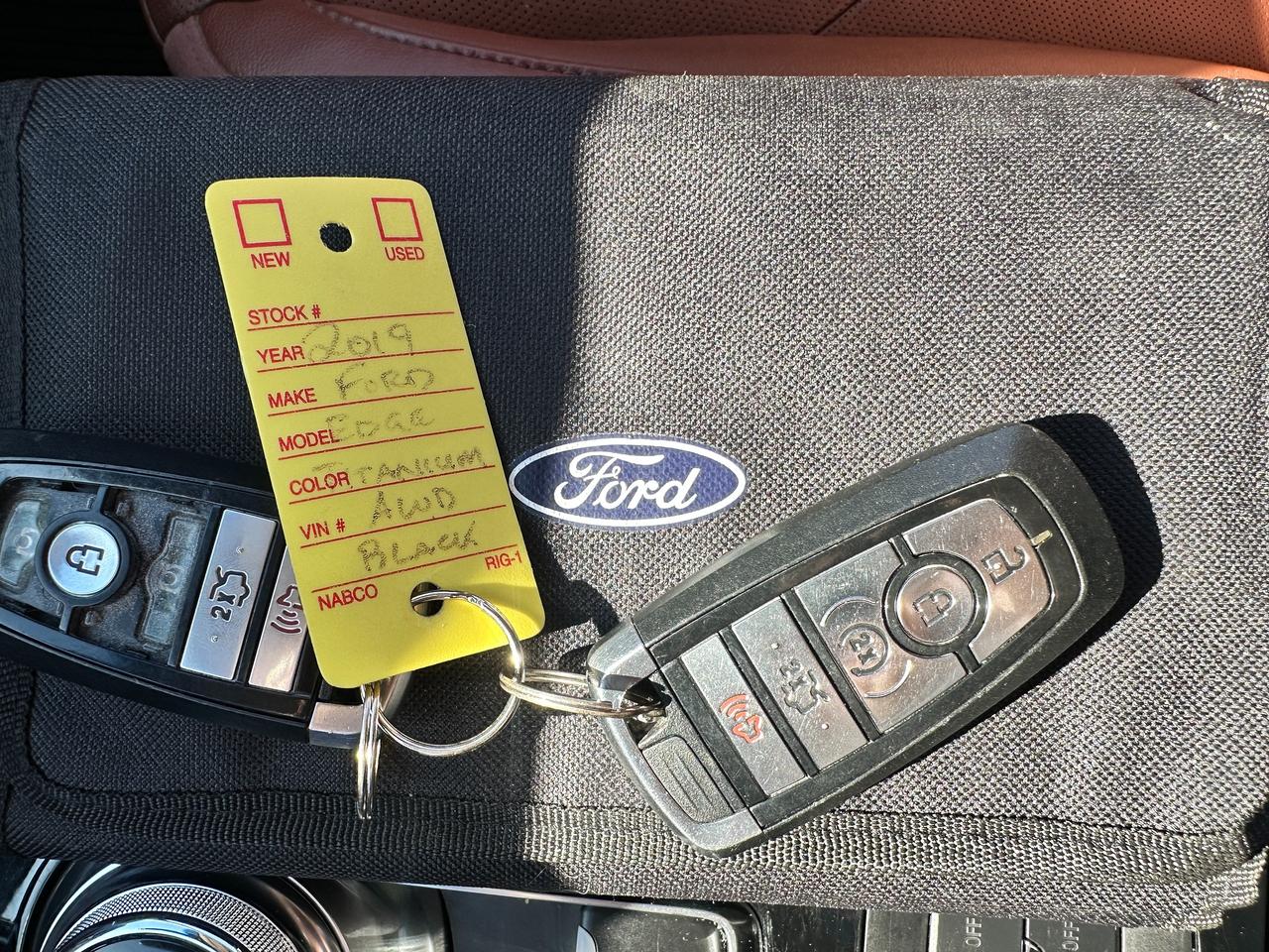 2019 Ford Edge TitaniumAWD HTD/CLD-LTHR PanoRoof NAV ParkAssist Photo