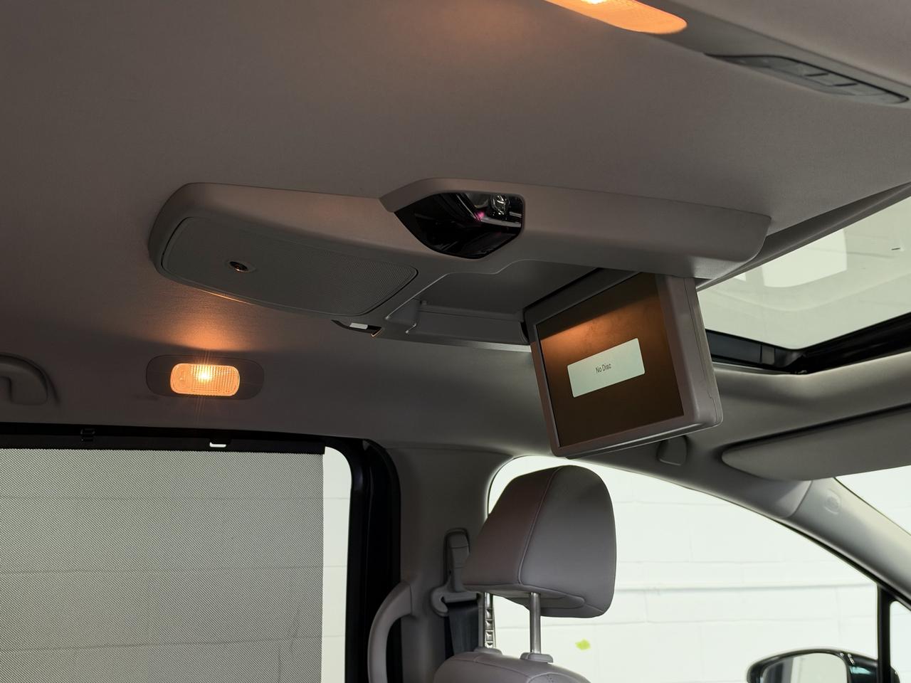 2018 Honda Odyssey Touring 8Pass, DVDs, Power Doors Photo