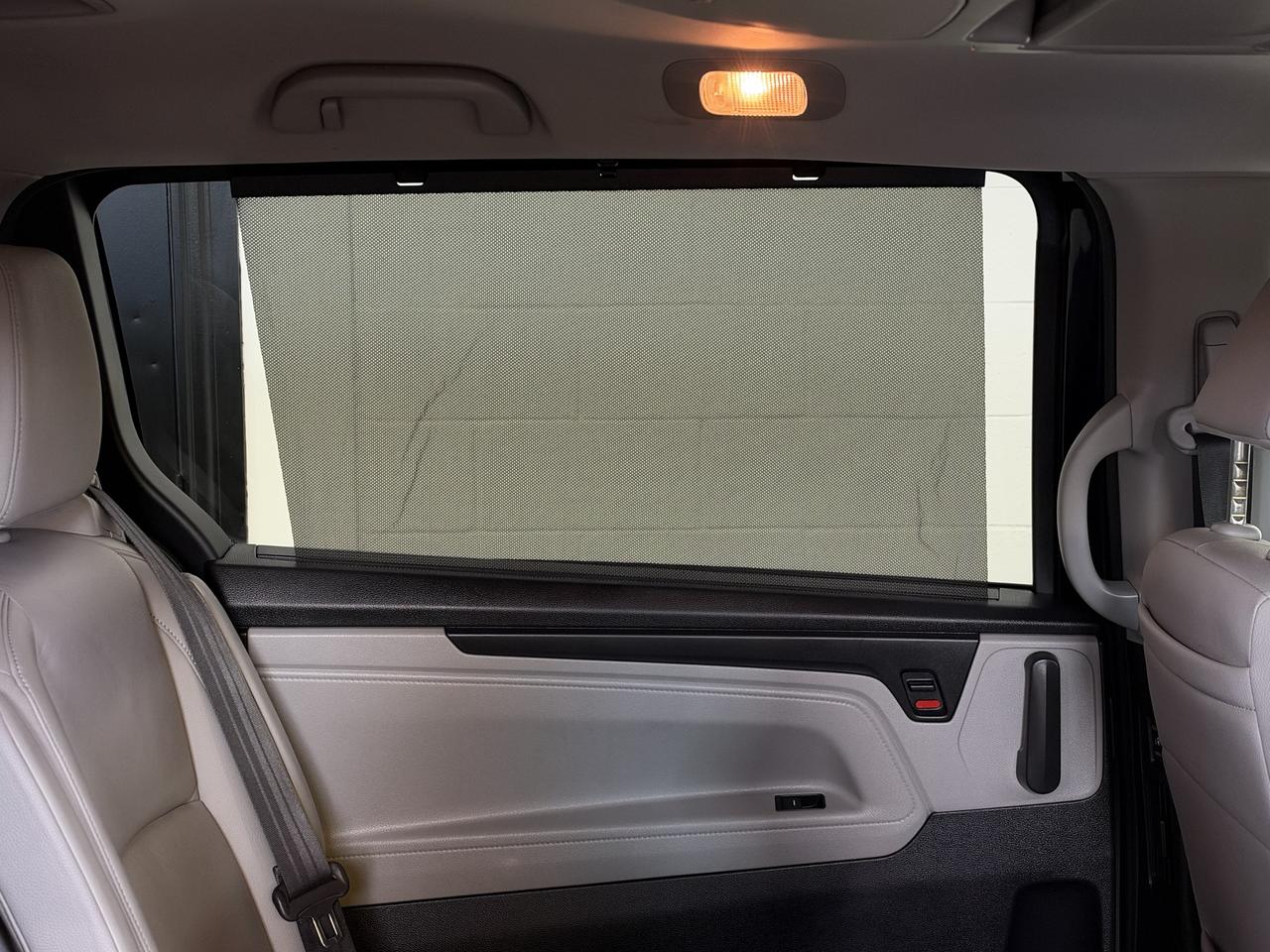 2018 Honda Odyssey Touring 8Pass, DVDs, Power Doors Photo