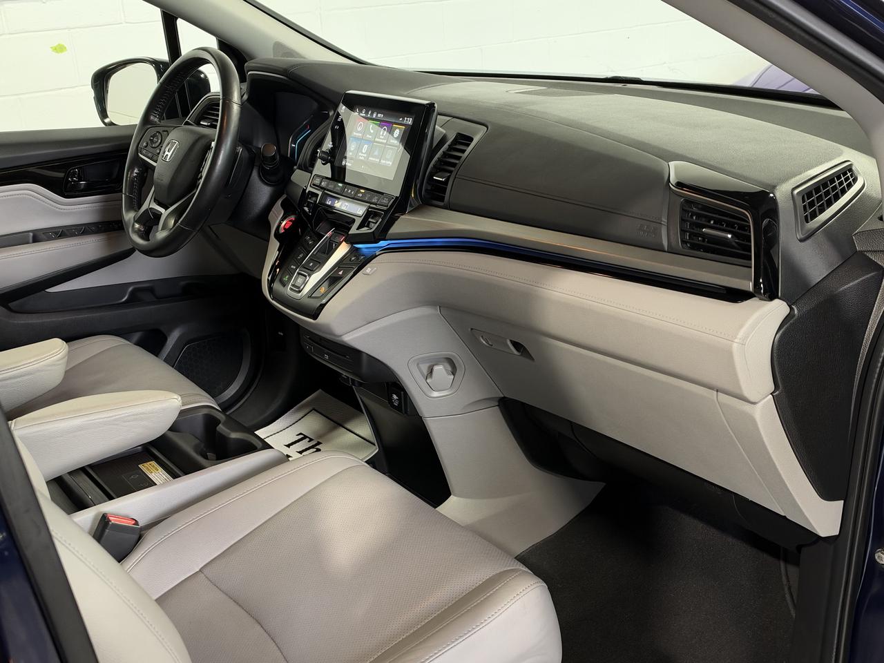 2018 Honda Odyssey Touring 8Pass, DVDs, Power Doors Photo