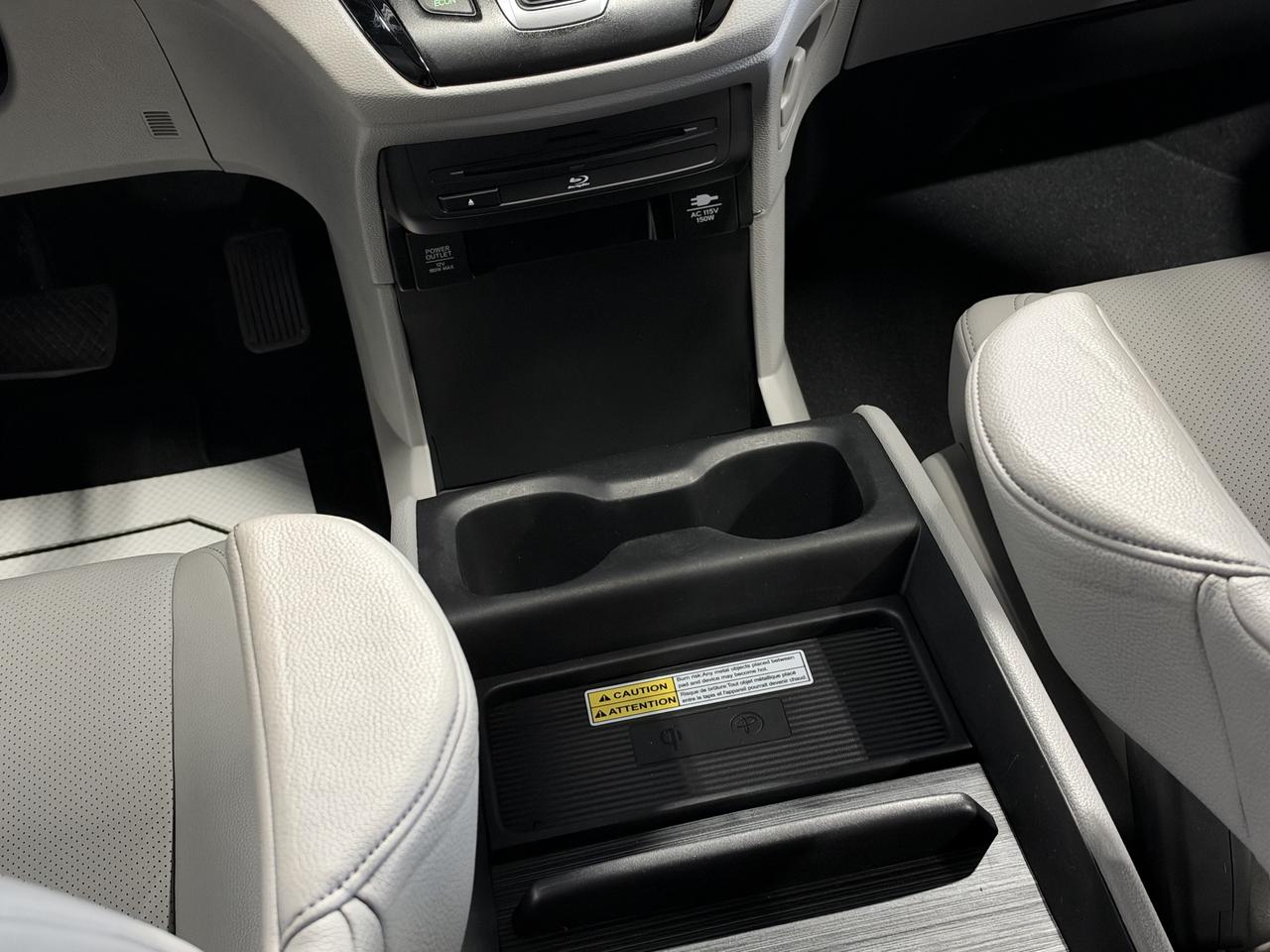 2018 Honda Odyssey Touring 8Pass, DVDs, Power Doors Photo