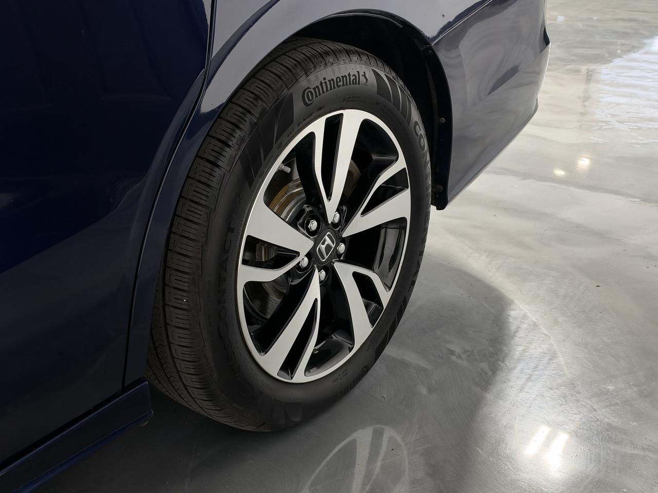 2018 Honda Odyssey Touring 8Pass, DVDs, Power Doors Photo