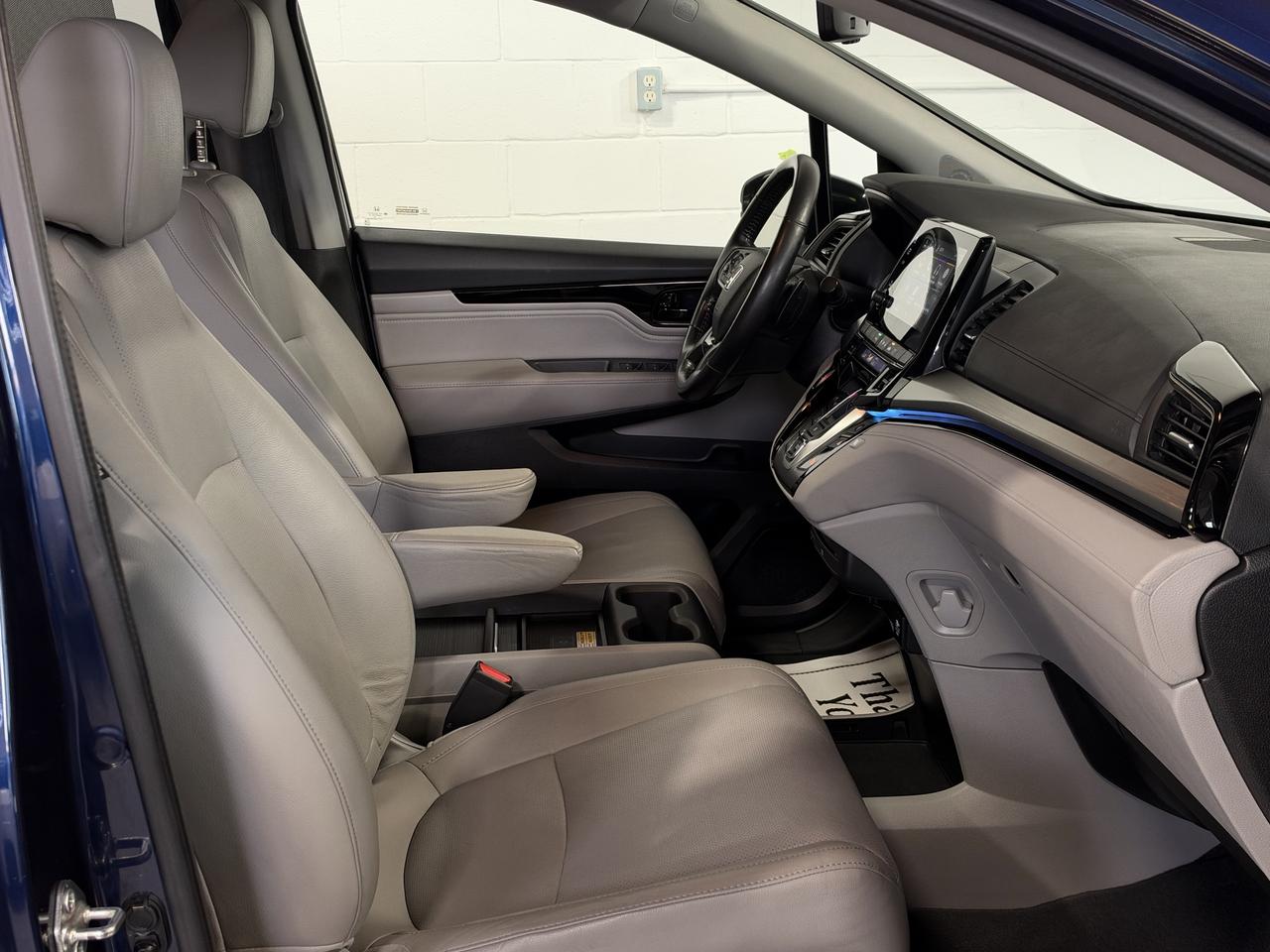 2018 Honda Odyssey Touring 8Pass, DVDs, Power Doors Photo