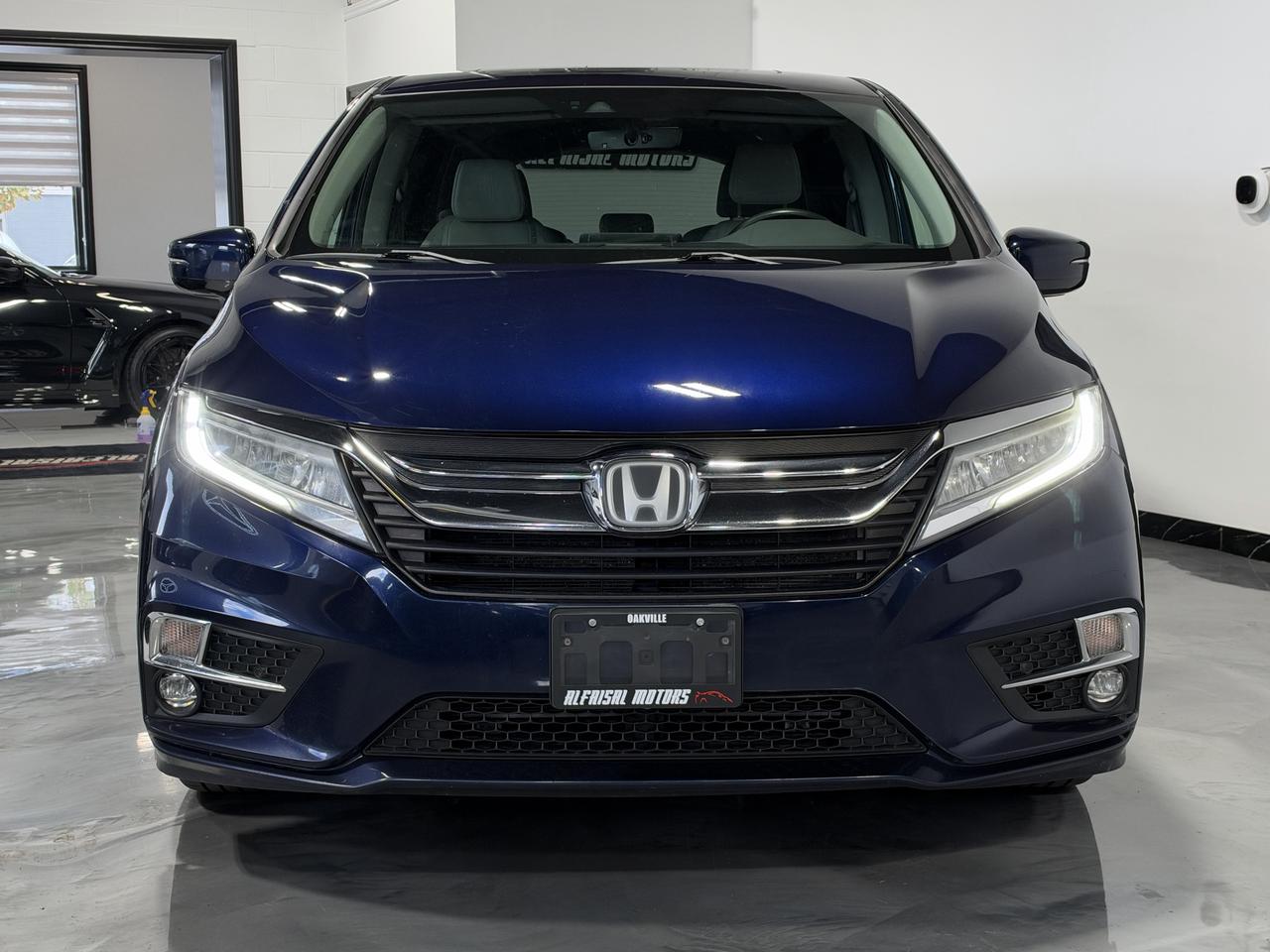2018 Honda Odyssey Touring 8Pass, DVDs, Power Doors Photo5