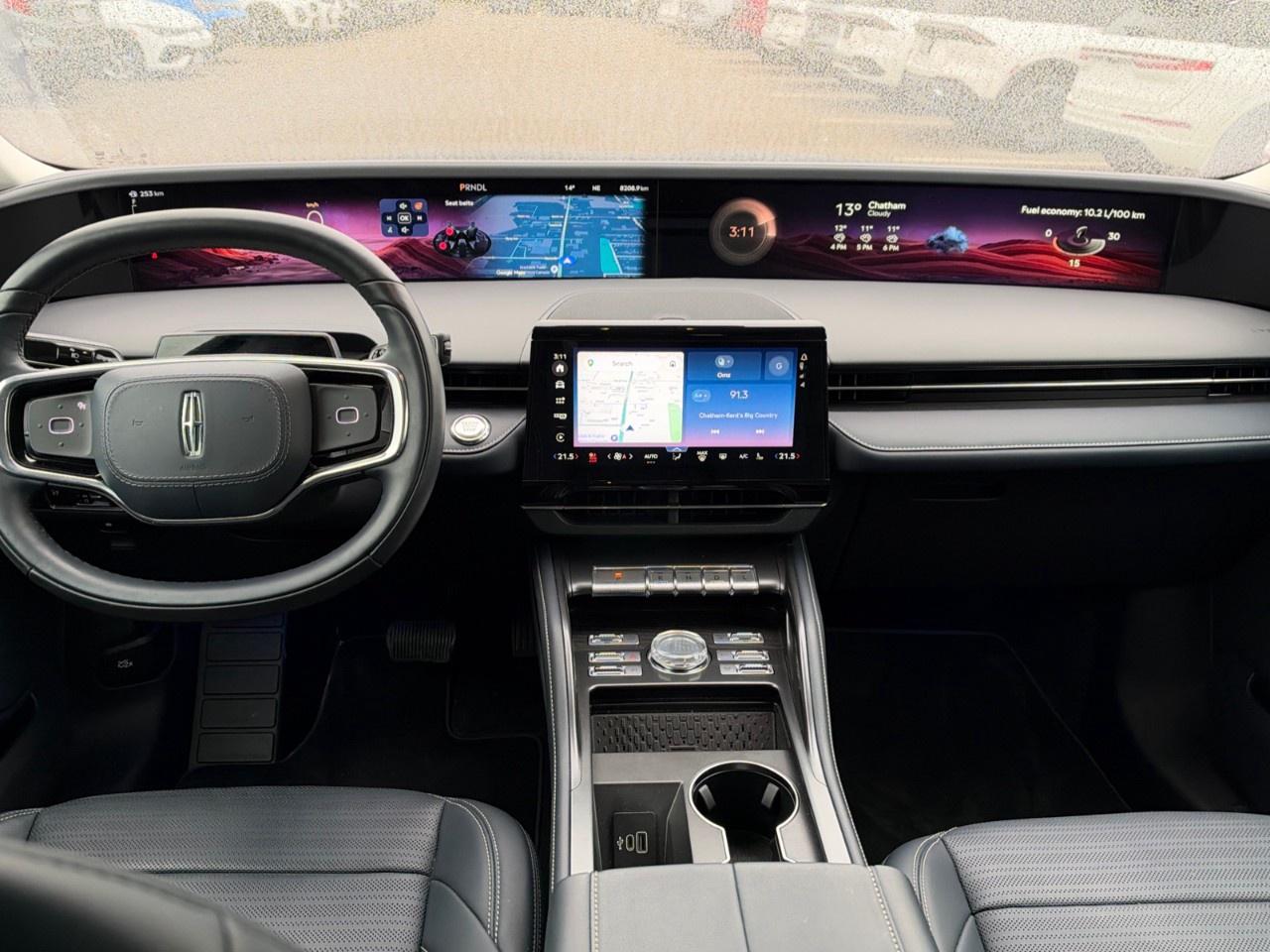 2025 Lincoln Nautilus Reserve AWD Photo4