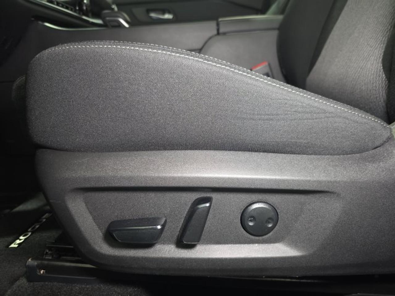 2024 Nissan Rogue SV Photo