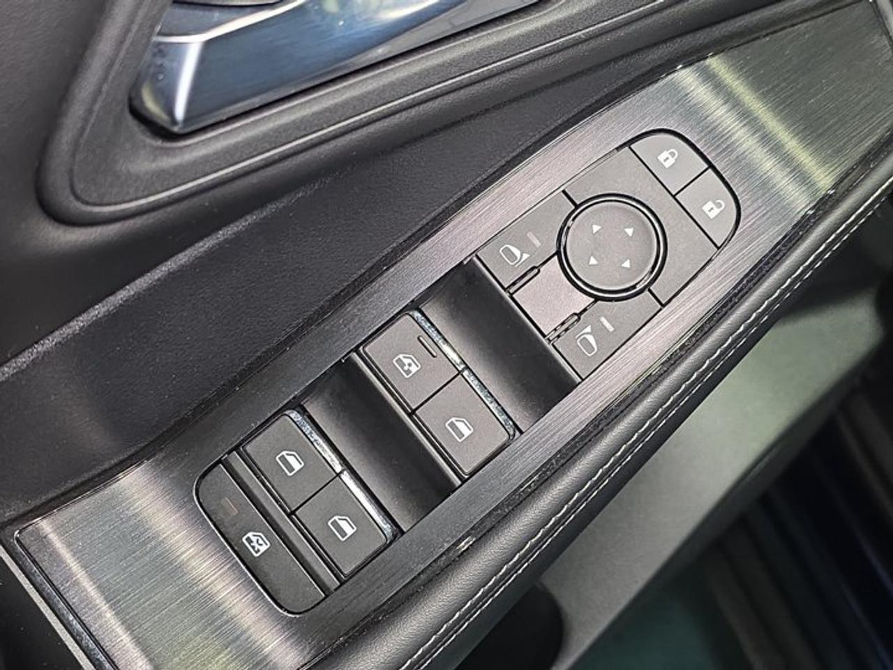 2024 Nissan Rogue SV Photo