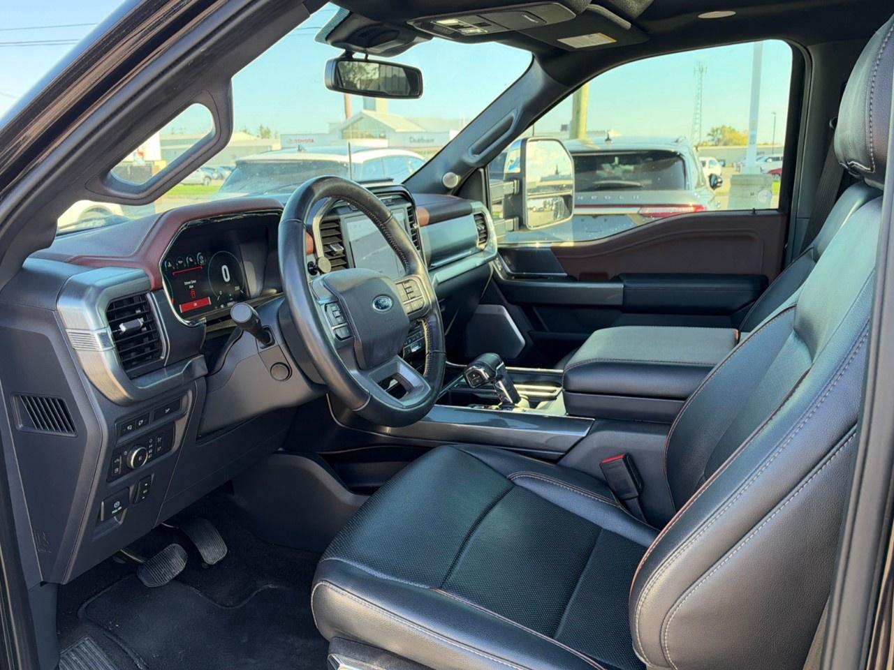 2022 Ford F-150 Lariat 4WD SuperCrew 6.5' Box Photo3