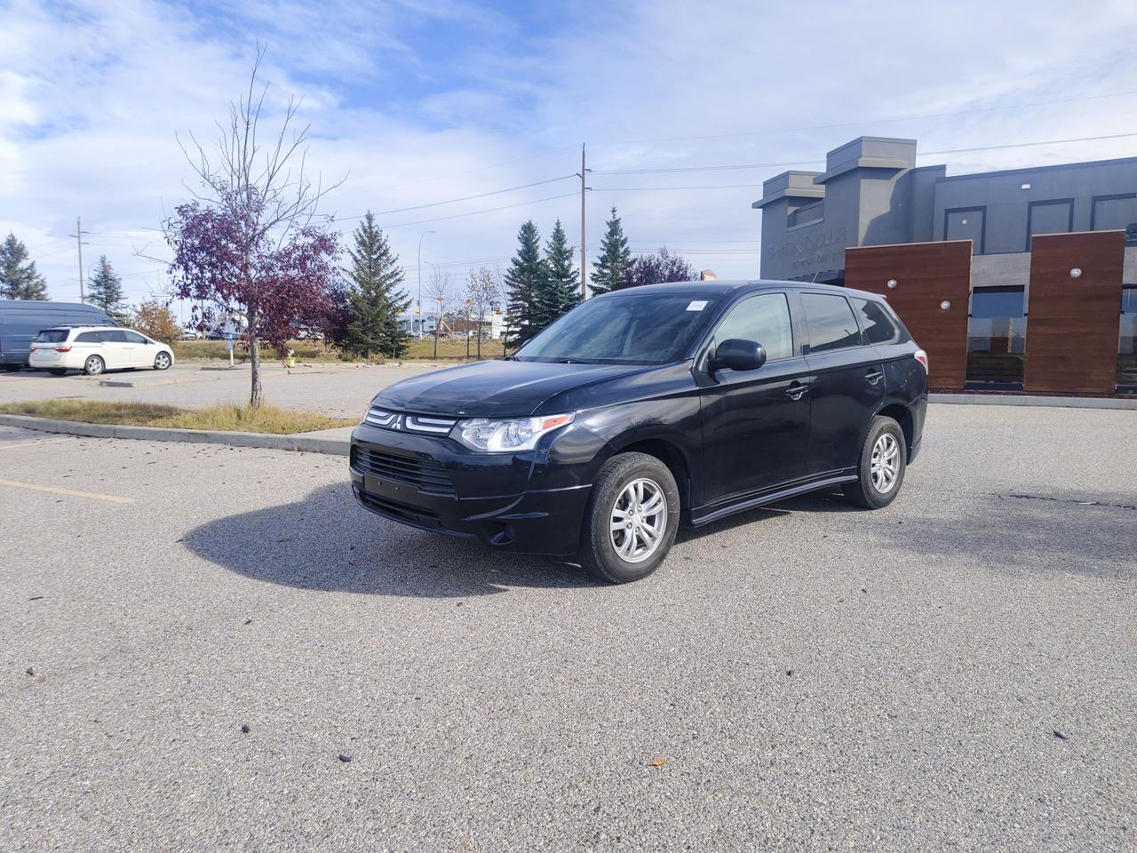2014 Mitsubishi Outlander ES Photo