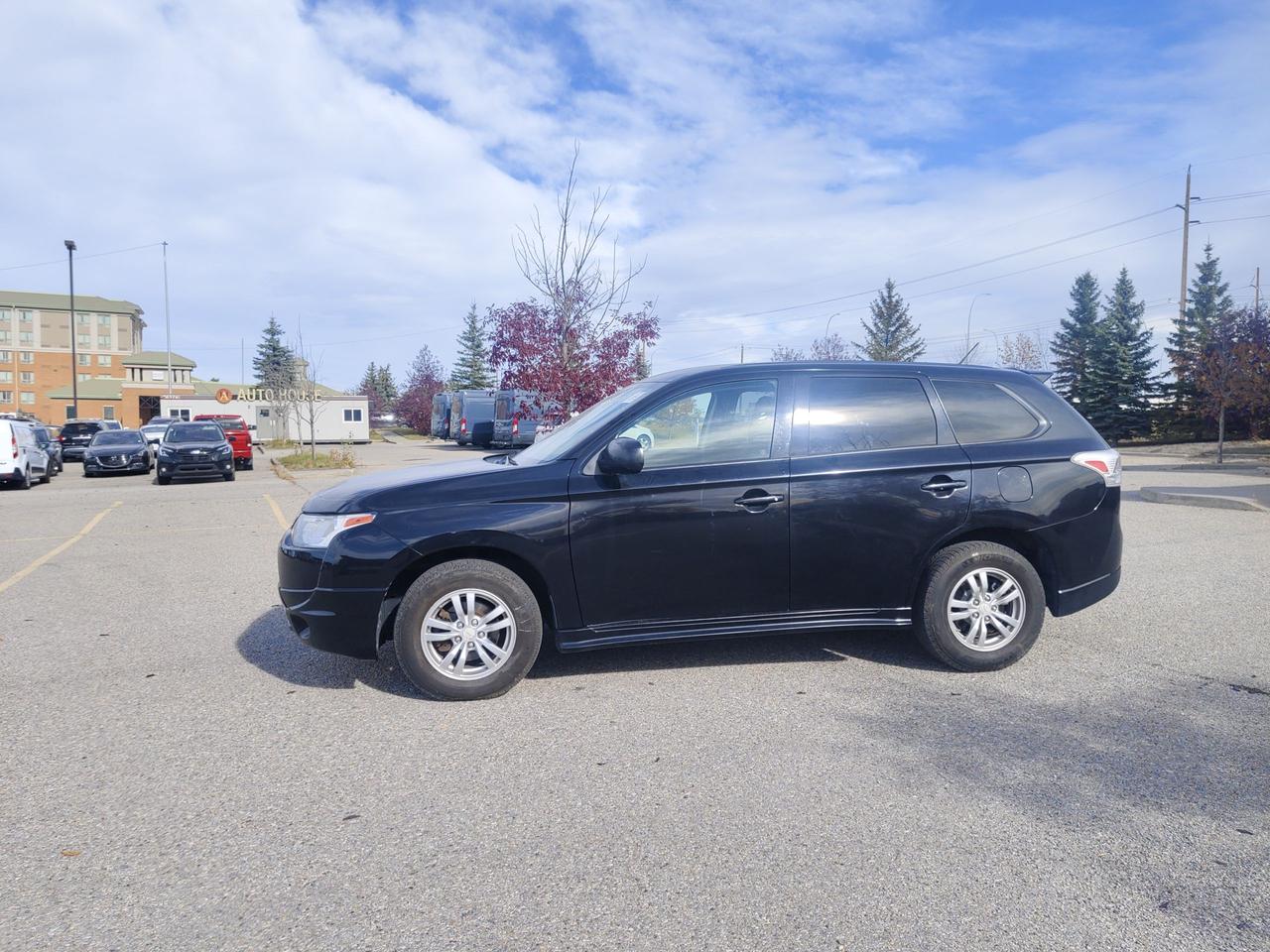 2014 Mitsubishi Outlander ES Photo