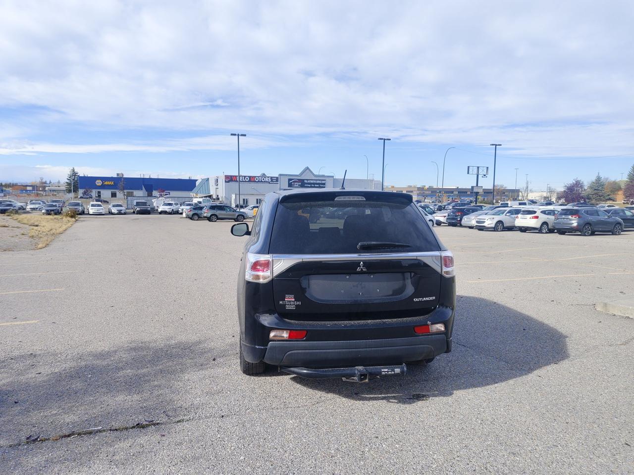 2014 Mitsubishi Outlander ES - Photo #4