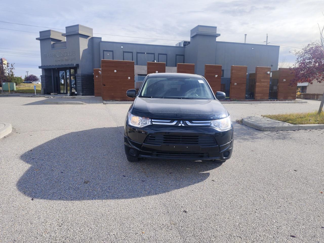 2014 Mitsubishi Outlander ES Photo