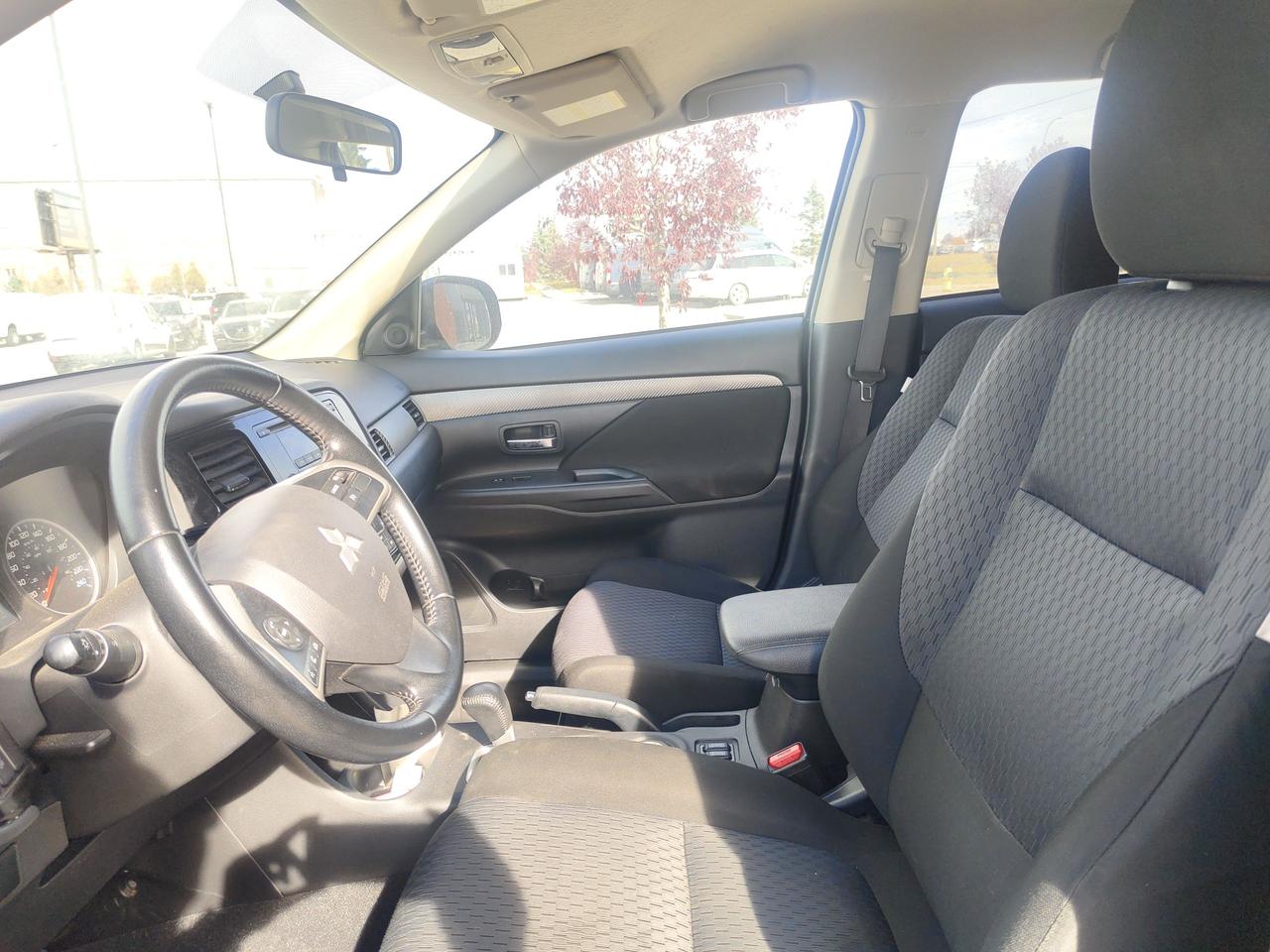 2014 Mitsubishi Outlander ES Photo