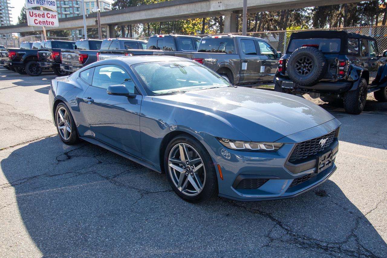 2024 Ford Mustang EcoBoost Premium Fastback Photo3