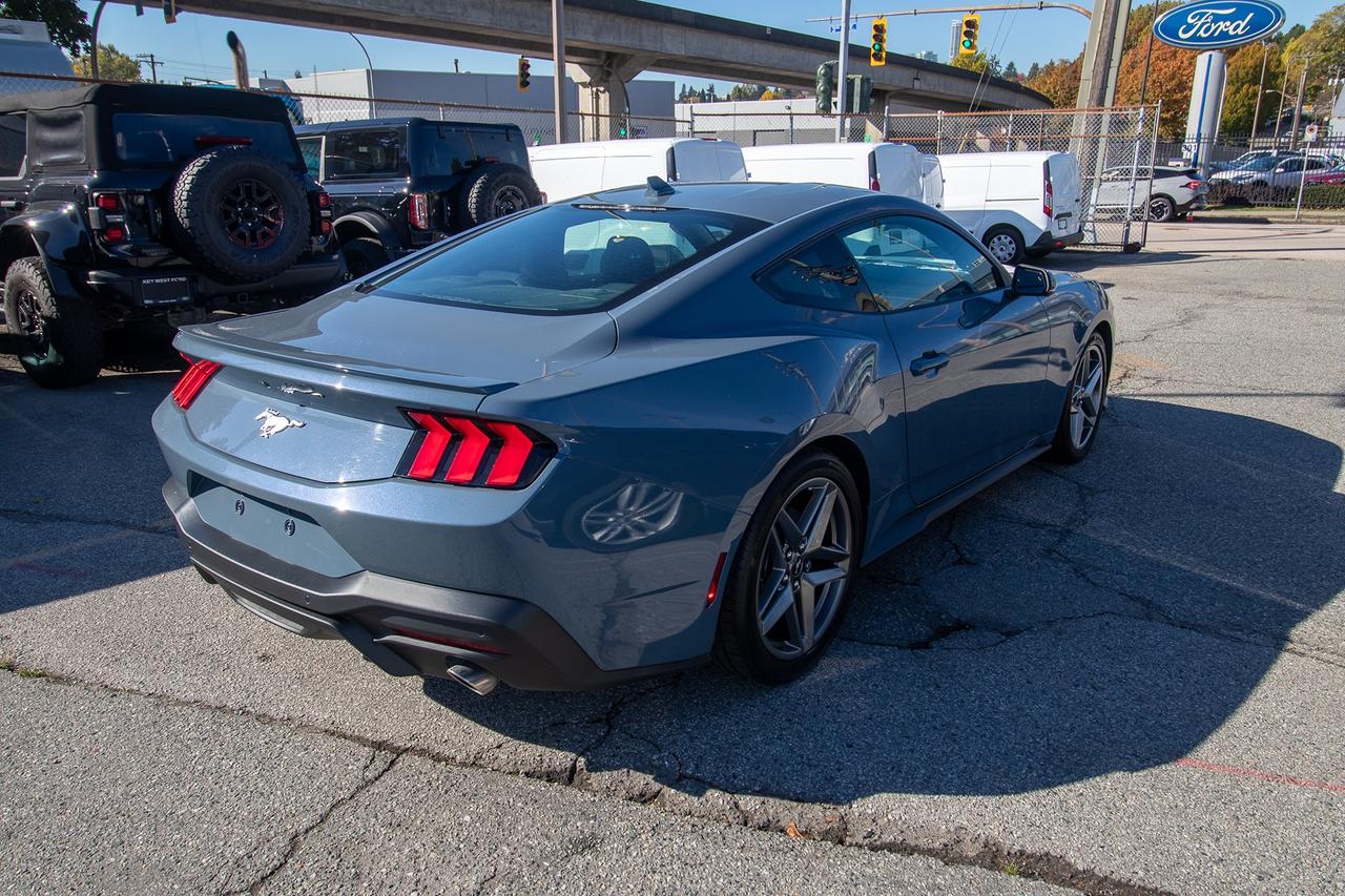 2024 Ford Mustang EcoBoost Premium Fastback Photo4