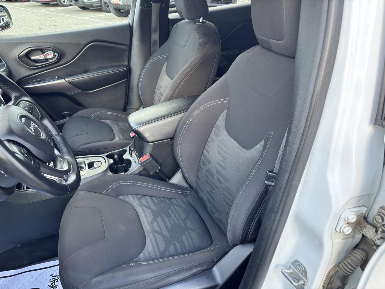 2019 Jeep Cherokee North ** V6, BACK CAM, BLUETOOTH ** Photo