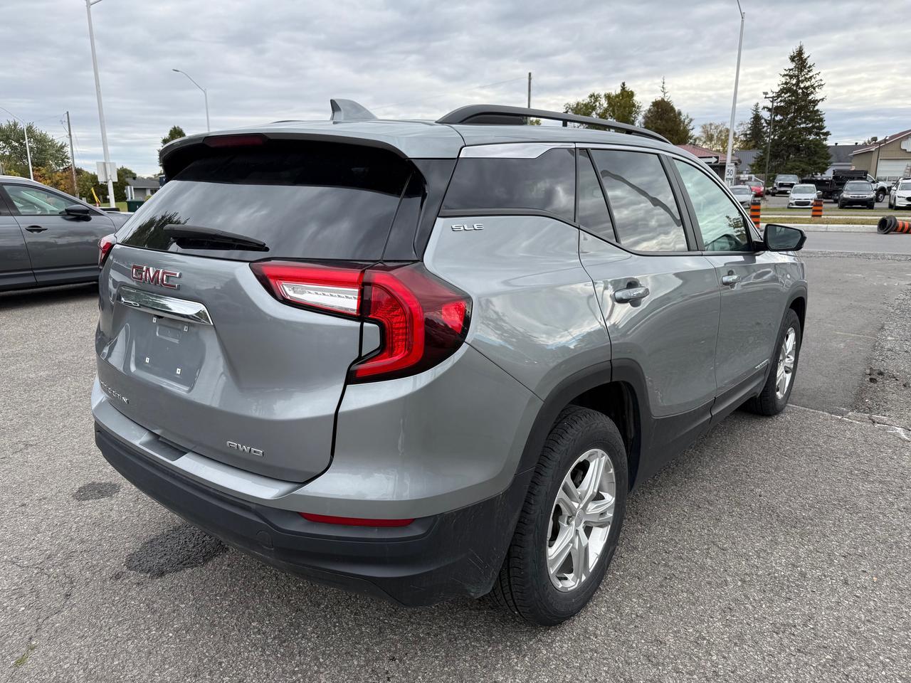 2024 GMC Terrain SLE CarPlay! Heat Seats! AutoStart! Photo2