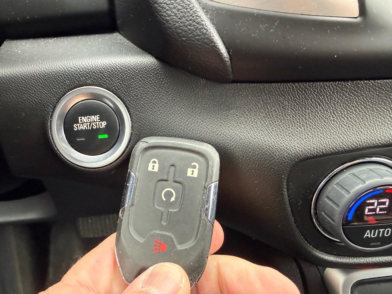 2024 GMC Terrain SLE CarPlay! Heat Seats! AutoStart! Photo