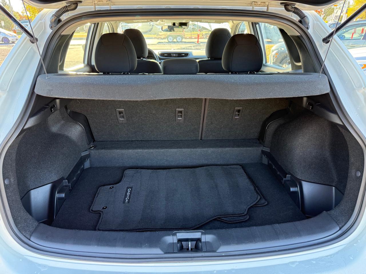 2023 Nissan Qashqai Heated Seats! CarPlay! Photo