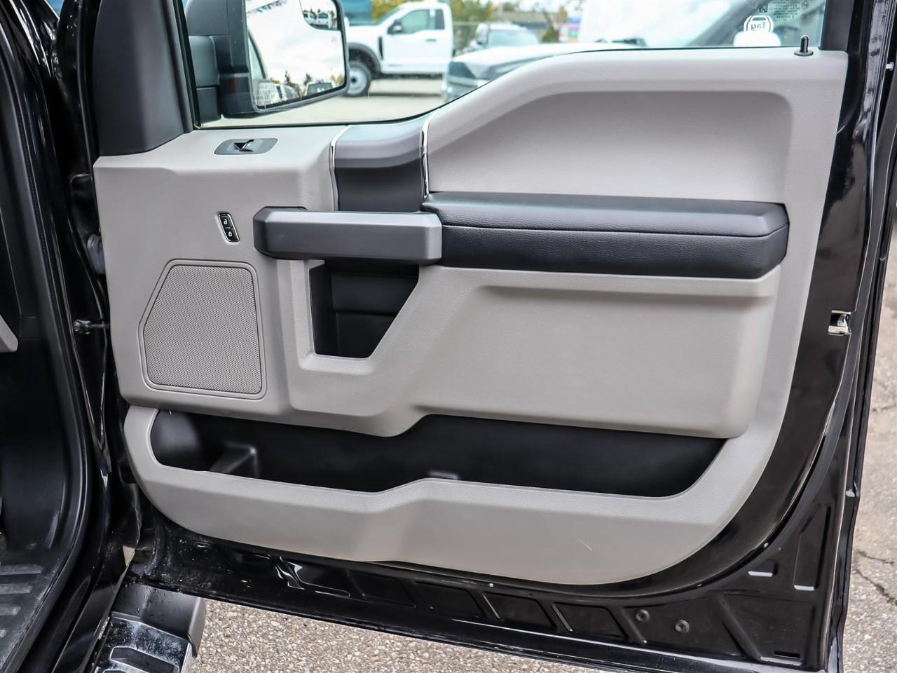 2020 Ford F-150 XLT V8 5.0 | 302A Pkg. | FX4 Pkg. | Tailgate Step | Rear View Camera | Photo
