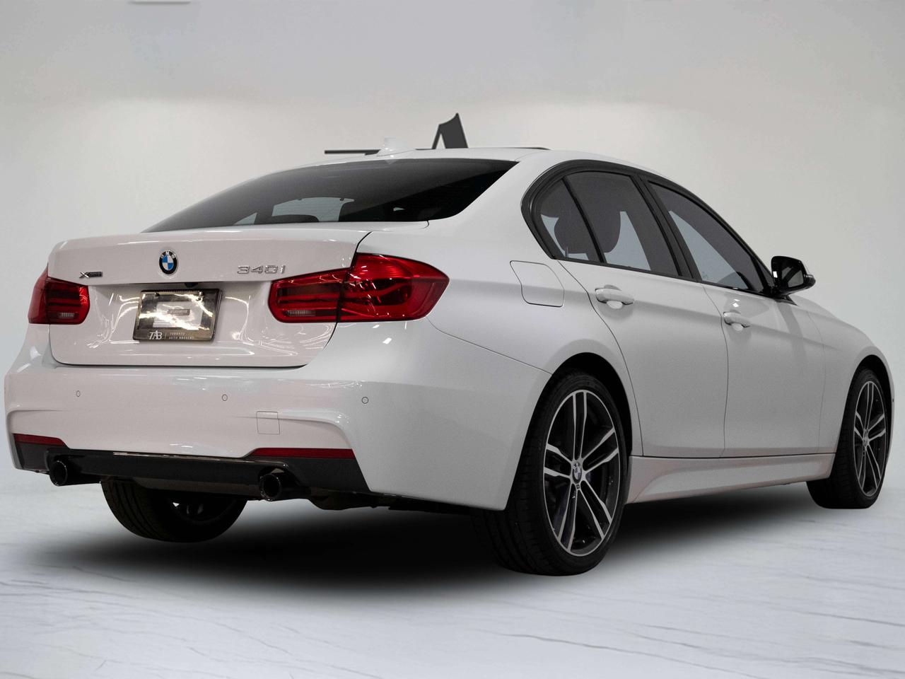 2018 BMW 3 Series XDRIVE | M PERFORMANCE | PREMIUM ENHANCE | LOW KMS Photo3