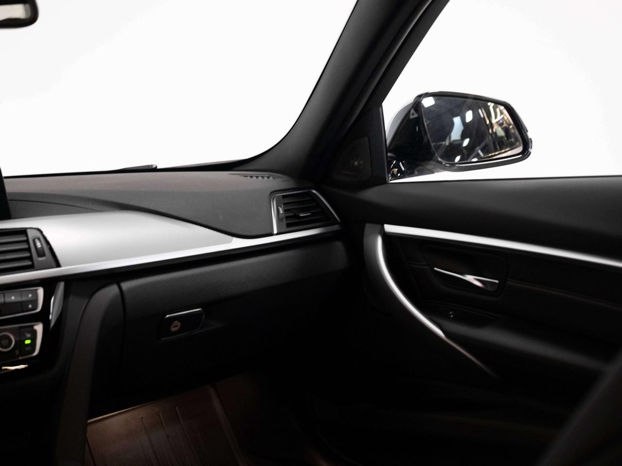 2018 BMW 3 Series XDRIVE | M PERFORMANCE | PREMIUM ENHANCE | LOW KMS Photo