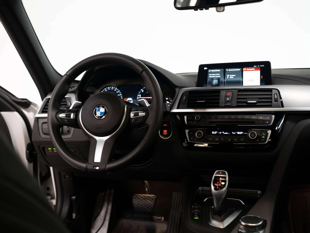2018 BMW 3 Series XDRIVE | M PERFORMANCE | PREMIUM ENHANCE | LOW KMS Photo