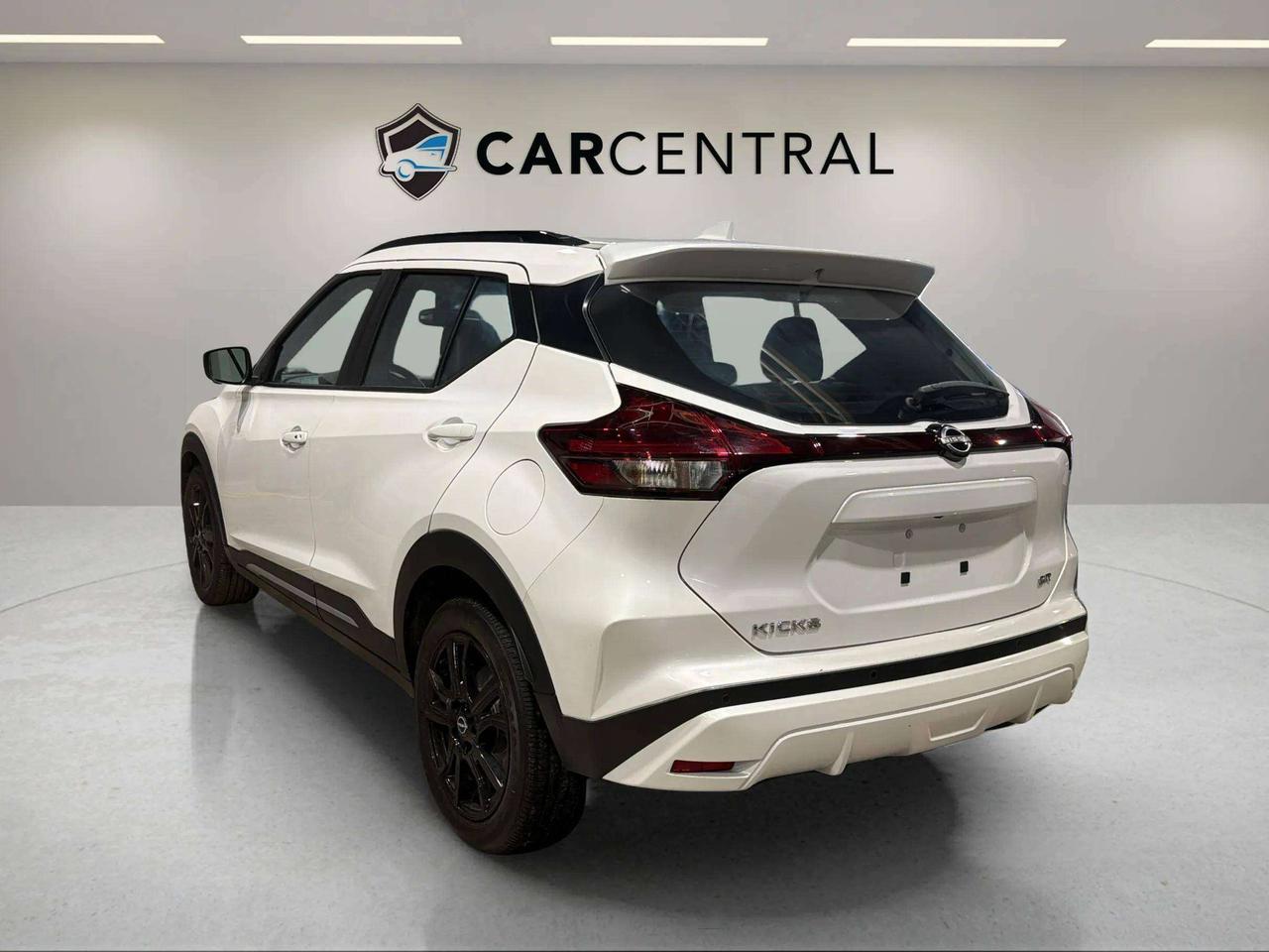 2024 Nissan Kicks SR| CLEAN CARFAX| BLIND SPOT| REMOTE START Photo