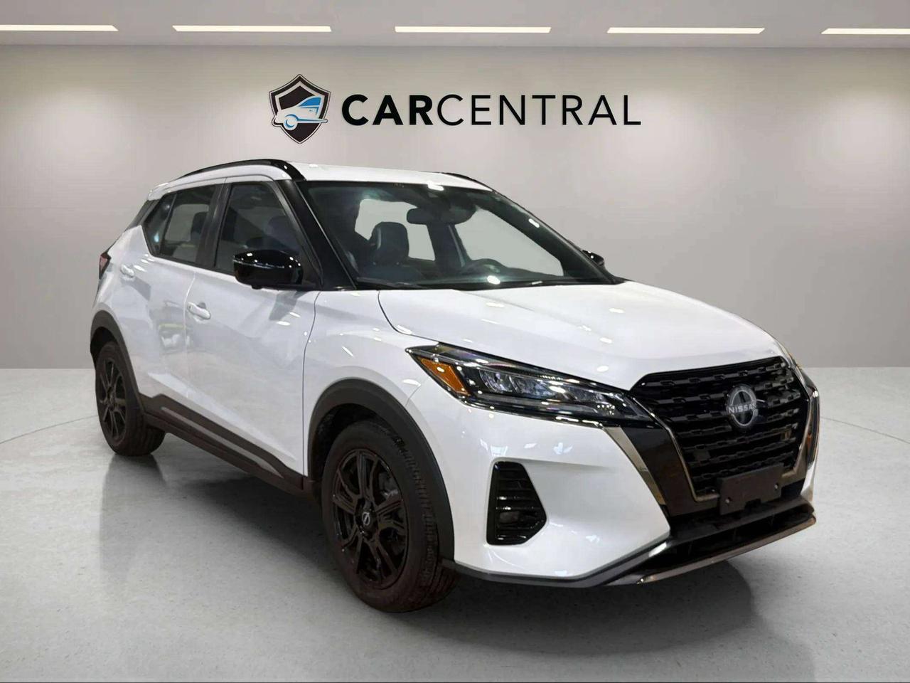 2024 Nissan Kicks SR| CLEAN CARFAX| BLIND SPOT| REMOTE START Photo
