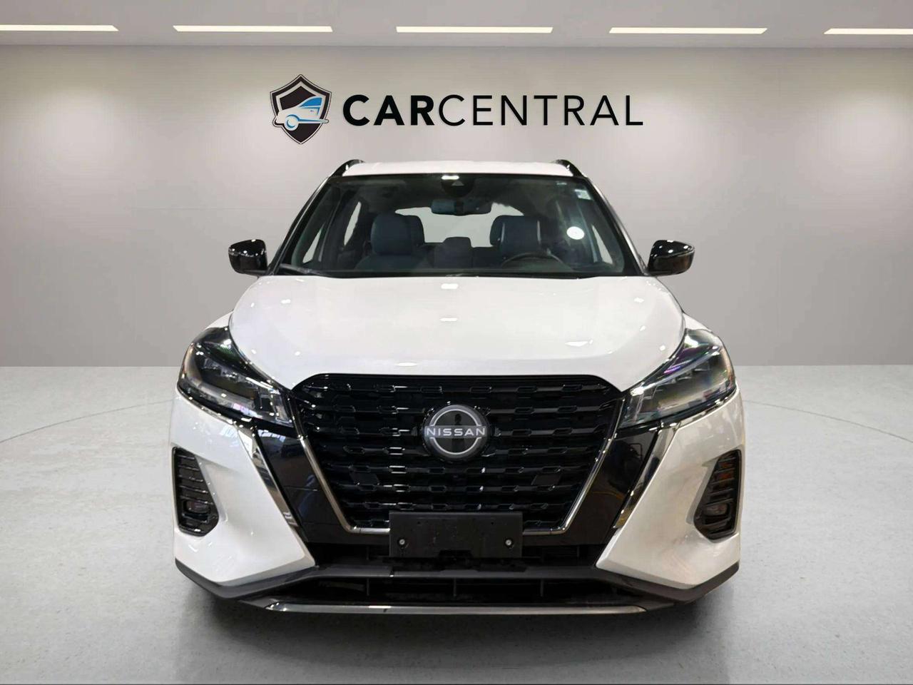 2024 Nissan Kicks SR| CLEAN CARFAX| BLIND SPOT| REMOTE START Photo