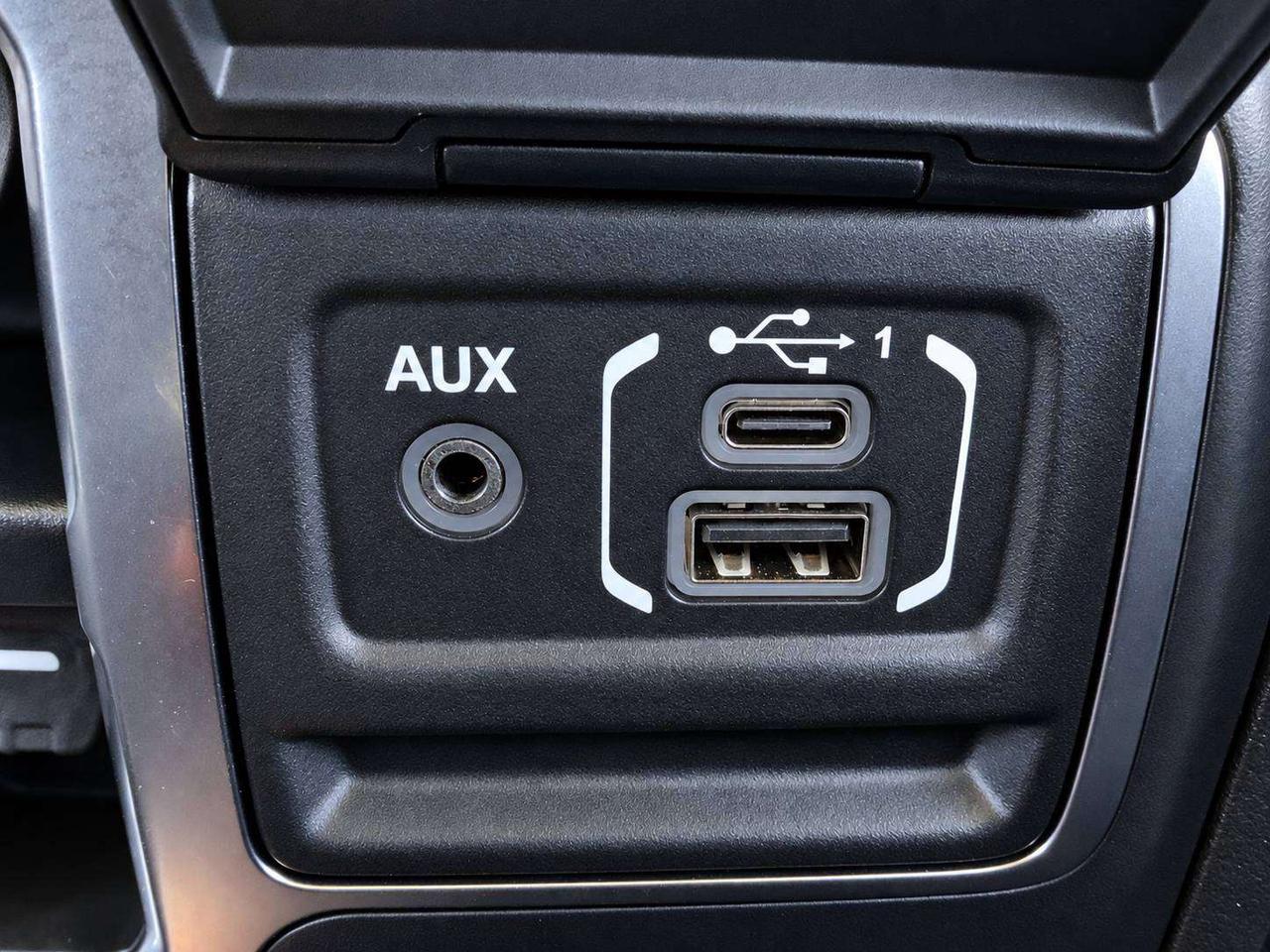 2026 Jeep Wrangler Willys 4Dr V6 | Power Dome Hood | LOW KM | 4X4 Photo