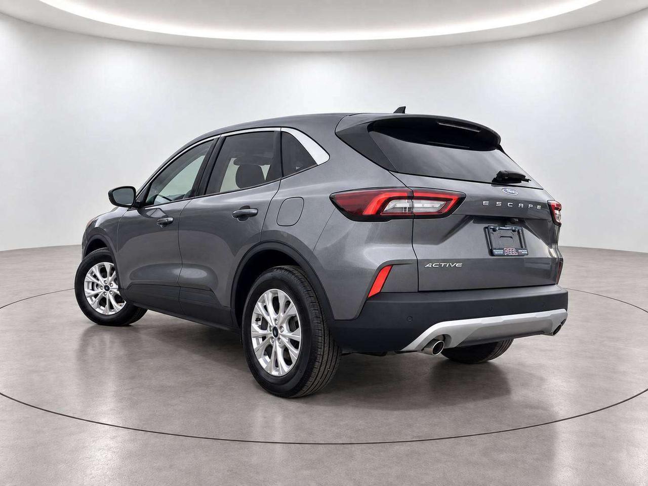 2024 Ford Escape Active | Heated Cloth Seats | Tech Pkg | FWD Photo