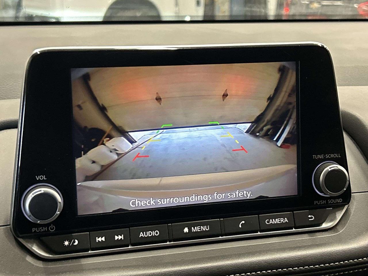 2025 Nissan Rogue SV AWD | PANO ROOF | HTD SEATS | CARPLAY | ALLOYS Photo3