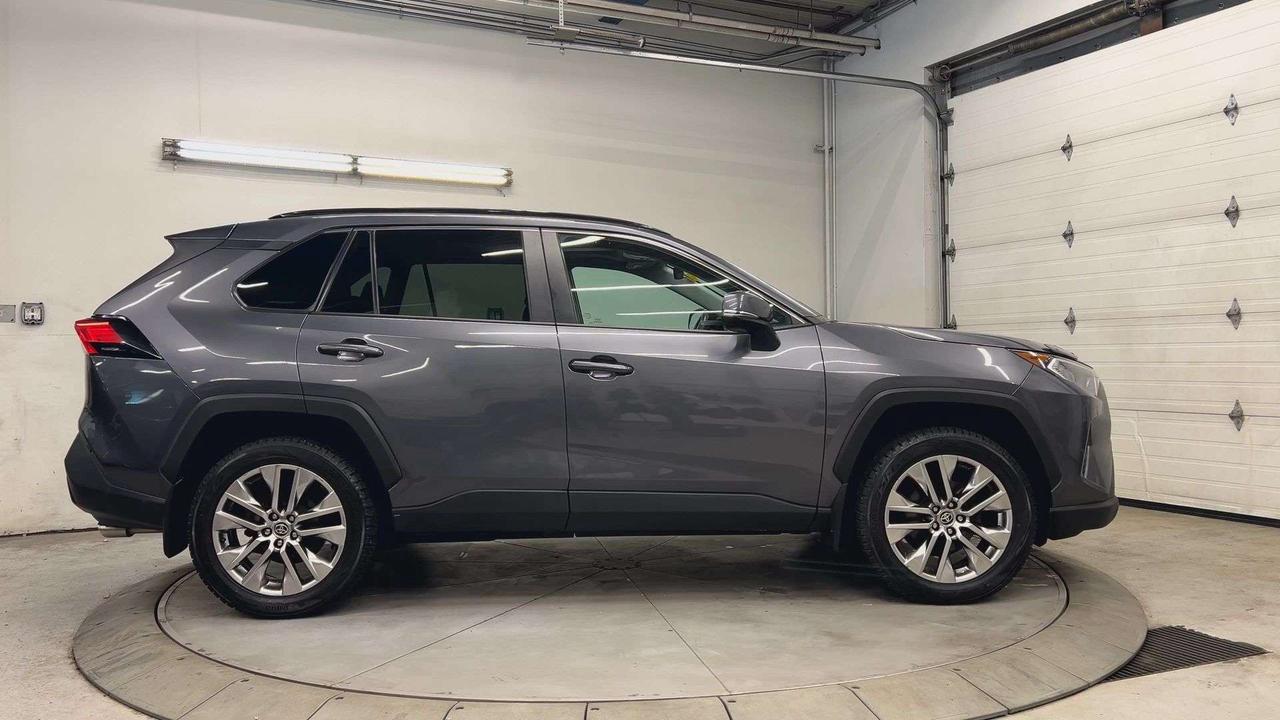 2021 Toyota RAV4 XLE PREMIUM AWD | LEATHER | SUNROOF | CARPLAY Photo5