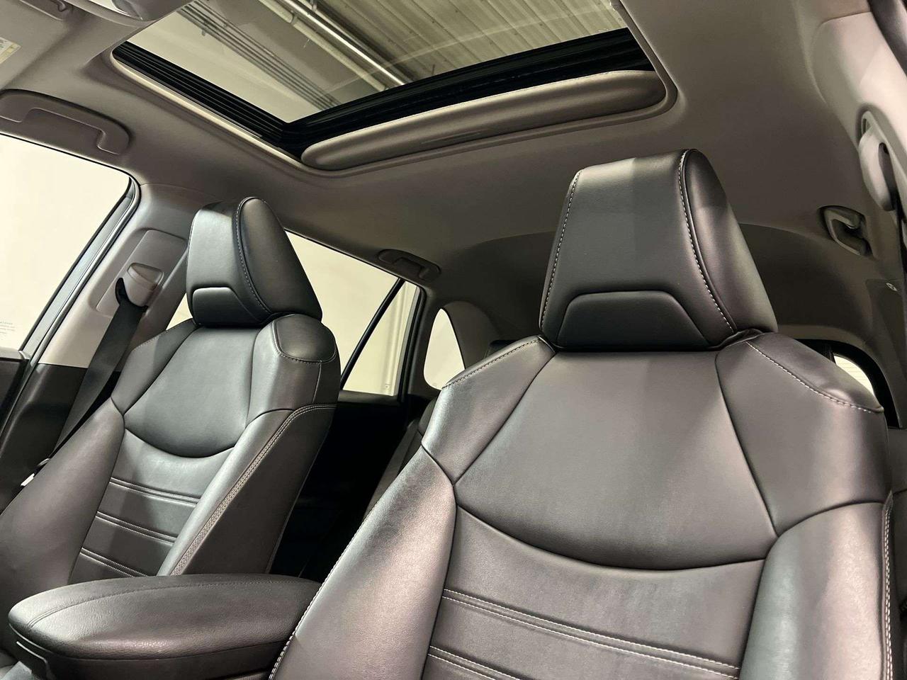 2021 Toyota RAV4 XLE PREMIUM AWD | LEATHER | SUNROOF | CARPLAY Photo