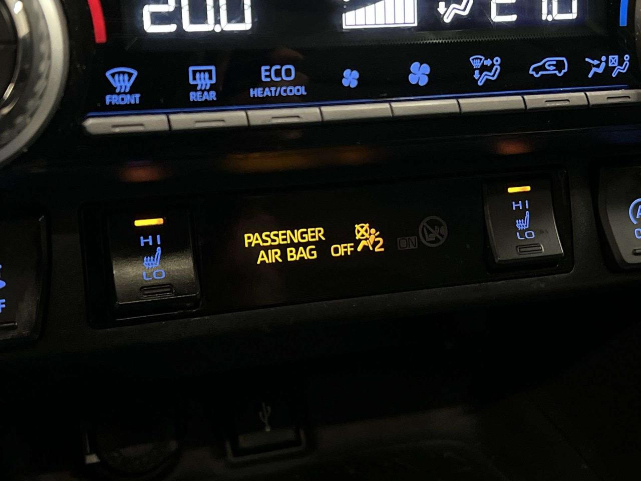2021 Toyota RAV4 XLE PREMIUM AWD | LEATHER | SUNROOF | CARPLAY Photo