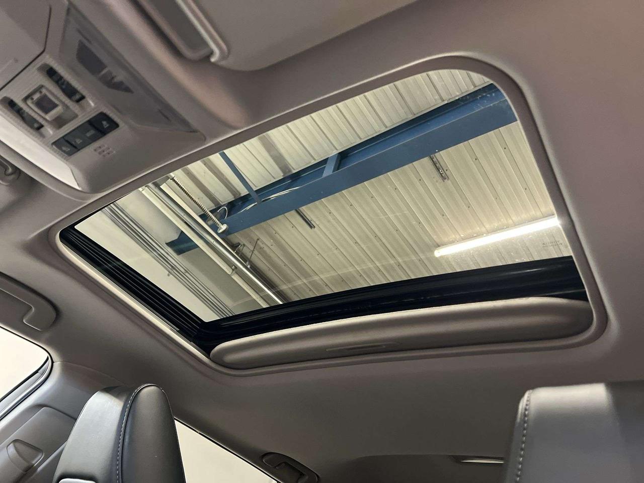 2021 Toyota RAV4 XLE PREMIUM AWD | LEATHER | SUNROOF | CARPLAY Photo