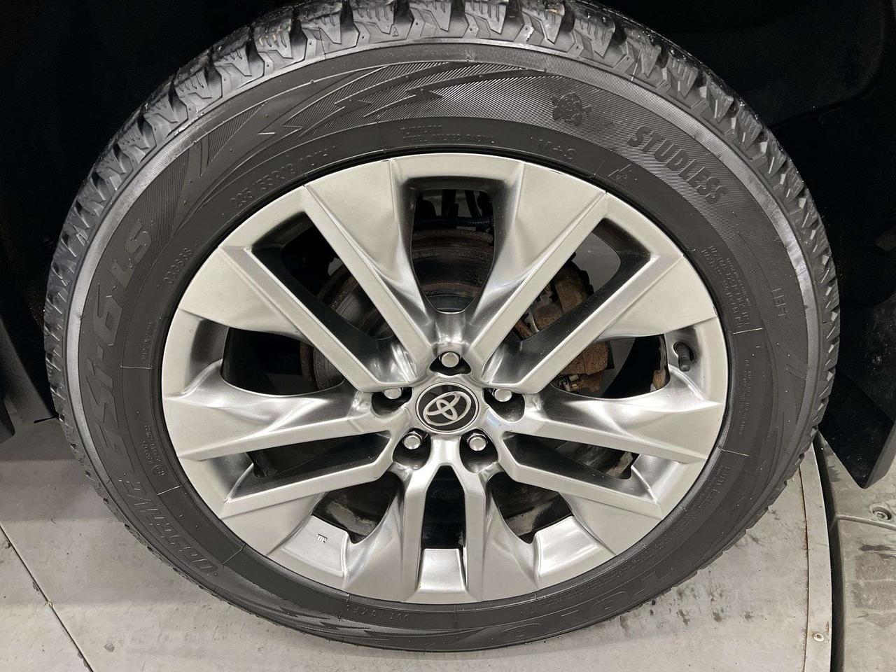 2021 Toyota RAV4 XLE PREMIUM AWD | LEATHER | SUNROOF | CARPLAY Photo