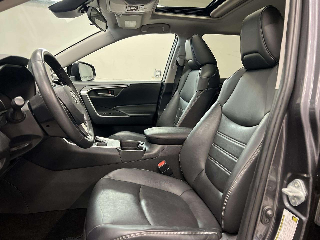 2021 Toyota RAV4 XLE PREMIUM AWD | LEATHER | SUNROOF | CARPLAY Photo