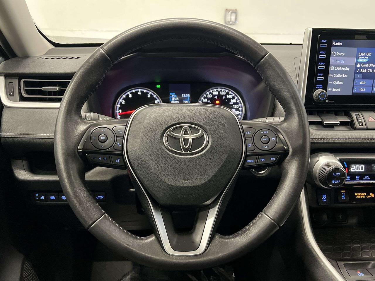 2021 Toyota RAV4 XLE PREMIUM AWD | LEATHER | SUNROOF | CARPLAY Photo