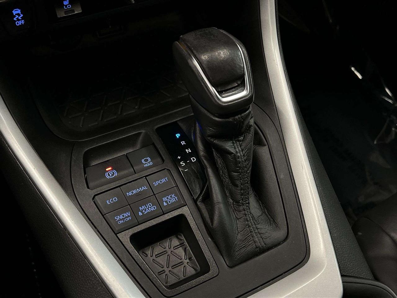 2021 Toyota RAV4 XLE PREMIUM AWD | LEATHER | SUNROOF | CARPLAY Photo