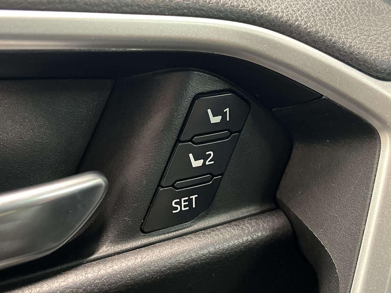 2021 Toyota RAV4 XLE PREMIUM AWD | LEATHER | SUNROOF | CARPLAY Photo