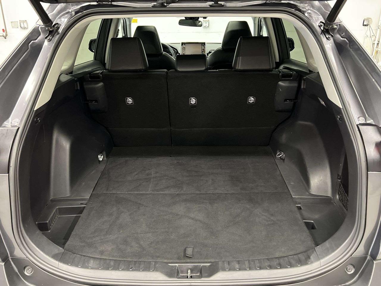 2021 Toyota RAV4 XLE PREMIUM AWD | LEATHER | SUNROOF | CARPLAY Photo