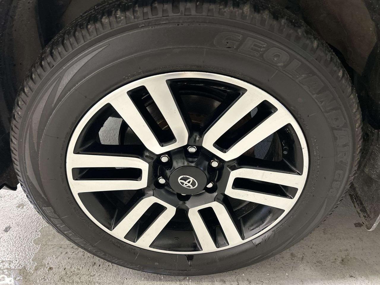 2022 Toyota 4Runner LIMITED 4X4 | 7-PASS | COOLED LEATHER | SUNROOF Photo